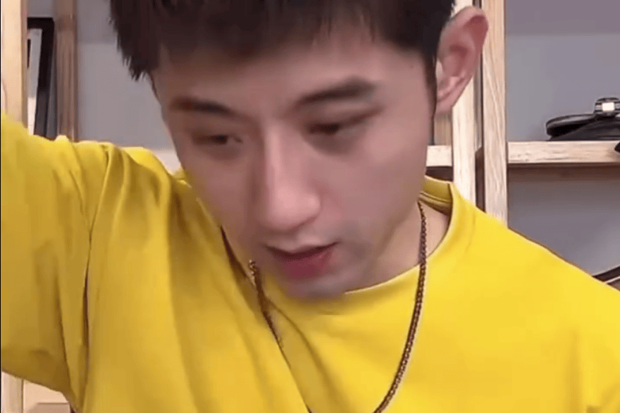 竞技体育没, 他一直活在, 击败队友王