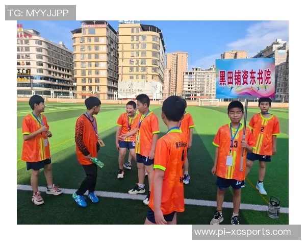 从绿茵场到聚光灯下足球明星经典动作手势的魅力解析